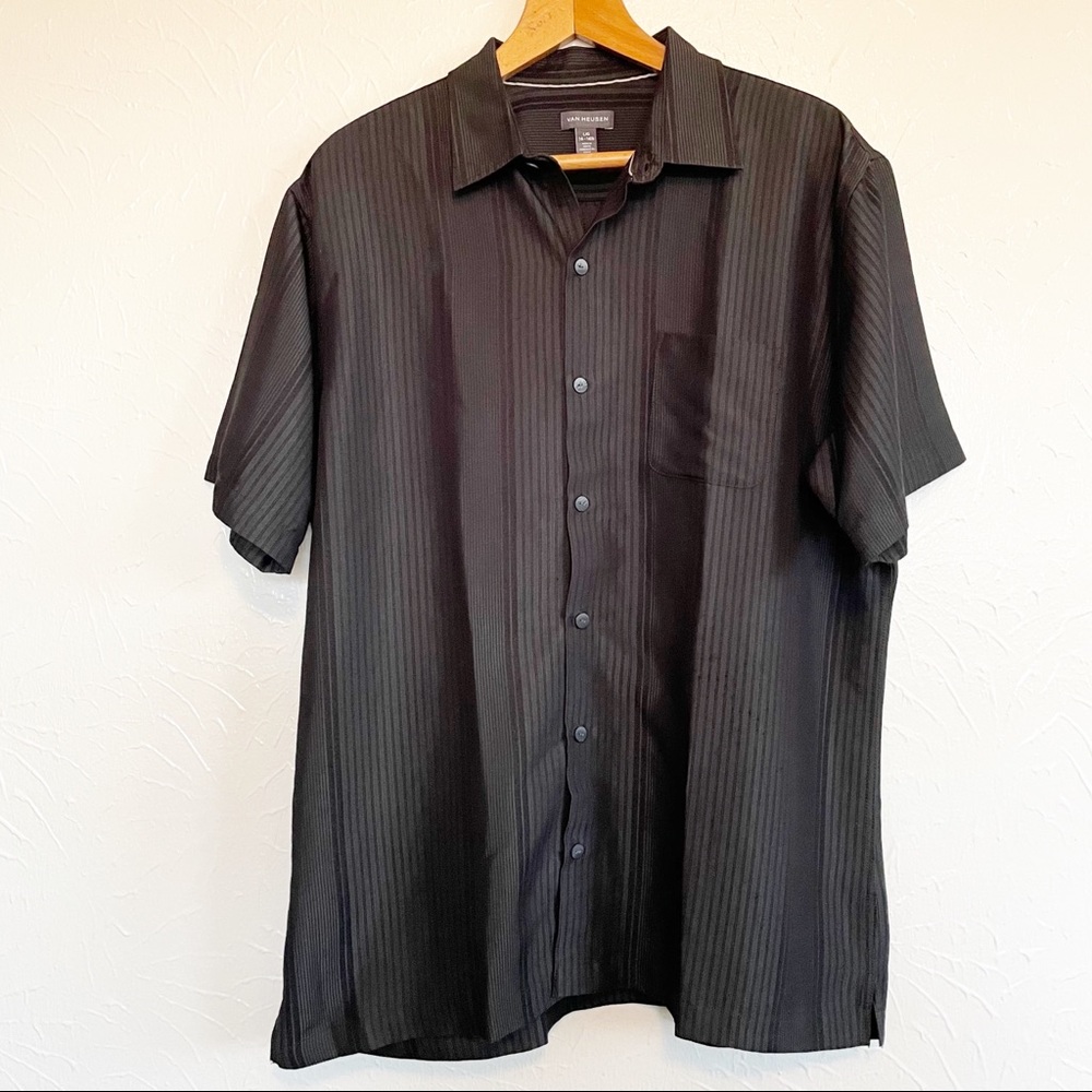 Van Heusen Men’s Short Sleeve Button Down Large